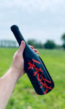 Load image into Gallery viewer, Natural Wines With a Story - Magma - Frank Cornelissen - Hand
