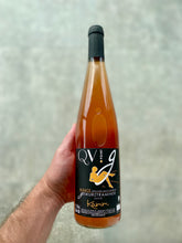 Load image into Gallery viewer, Natural Wines With a Story - Eric Kamm - QV. G - Hand
